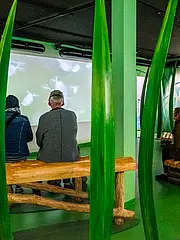 Bild - nzk-l-indoor-08-wiese-pers.jpg