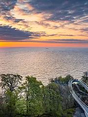 Bild - Skywalk_bei_Sonnenuntergang_rechts.jpg
