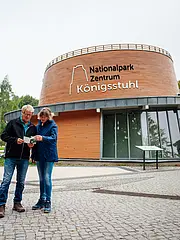 Bild - Zentrumseingang_mit_Paerchen.jpg