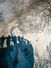 Bild - Skywalkschatten_mit_Besuchern.jpg