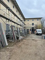 Bild - koenigsstuhl-van-ackeren-Geruest-Altbau-22032024.jpg