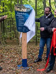 Bild - koenigsstuhl-eroeffnung-erlebnispfade-minister-backhaus.jpg