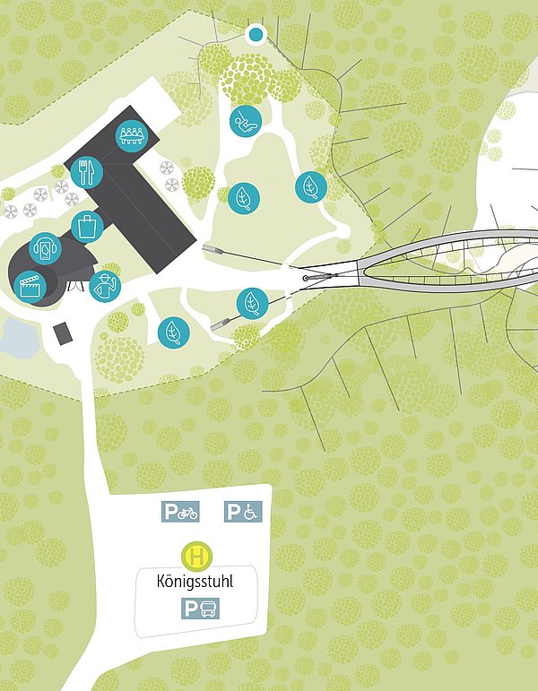 Übersichtskarte des Königsstuhl-Besucherzentrums mit markierten Bereichen wie Parkplatz, Restaurant und Aussichtspunkt. Die Karte zeigt auch Wanderwege und die Anordnung der wichtigsten Attraktionen in der Umgebung.