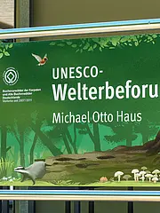 Bild - UNESCO_Welterbeforum_Michael_Otto_Schild.jpg