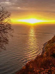 Bild - Künstlerbild von einem Sonnenaufgang am Königsstuhl