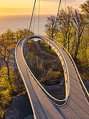 Der Skywalk im goldenen Sonnenaufgangslicht
